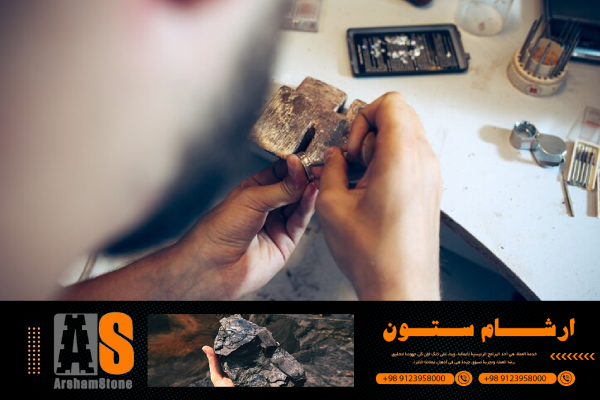 لمسة فنية: جماليات استخدام خام النحاس في صناعة المجوهرات والفنون